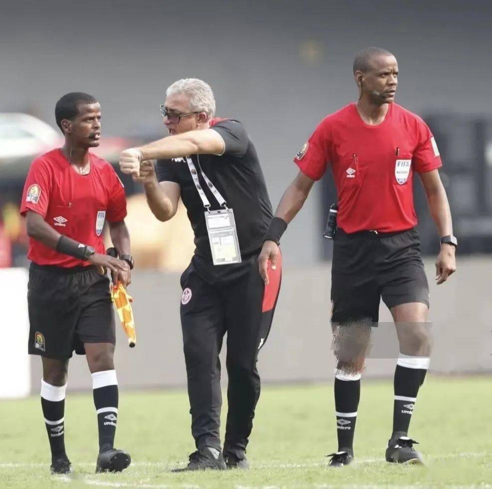 奇葩裁判完整视频,奇葩裁判搞笑视频