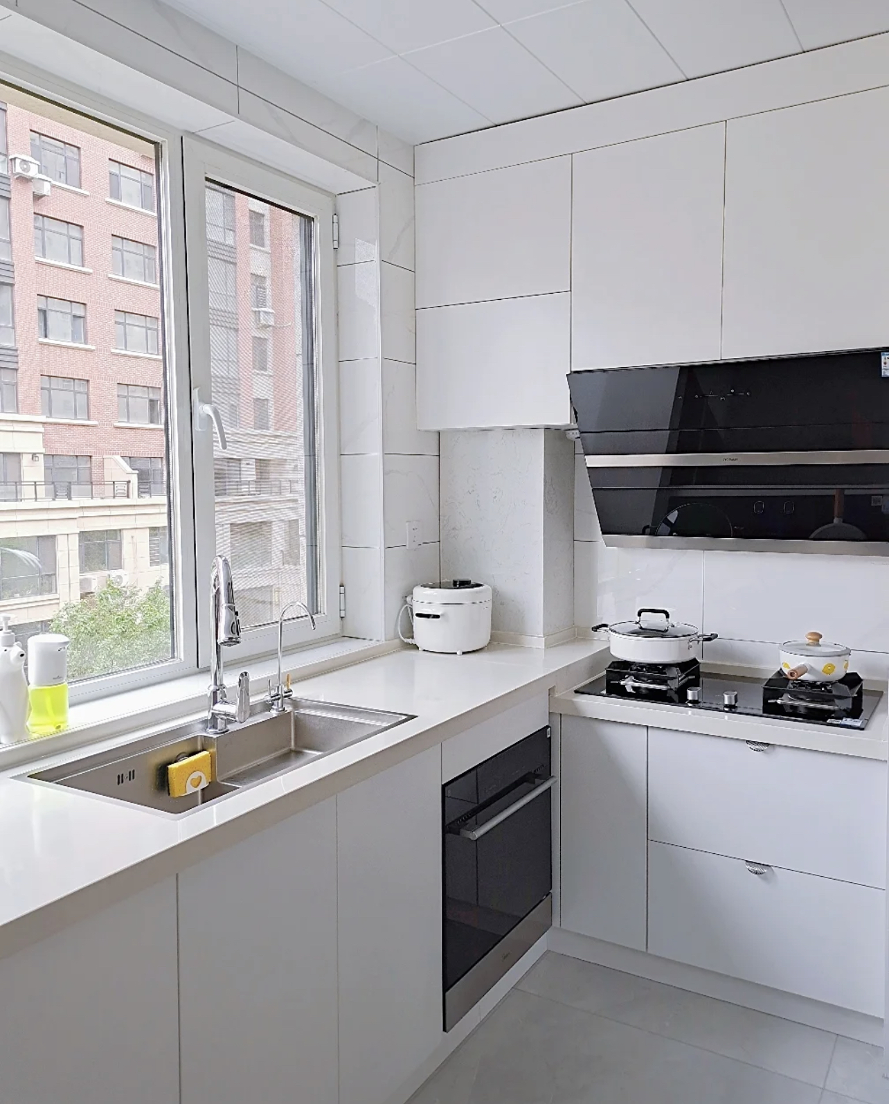 橱柜不做背板怎么处理,橱柜不做下沿注意事项