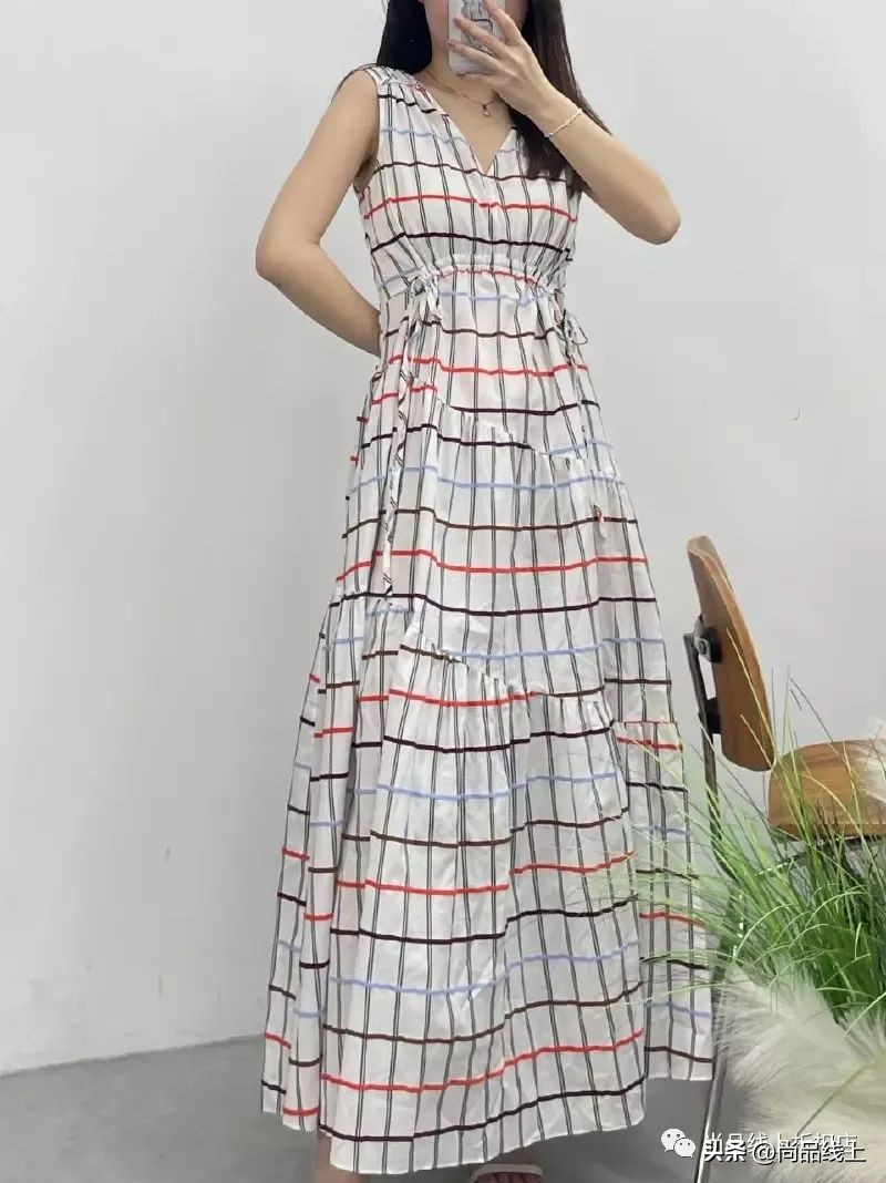 艾诺丝雅诗女装春款,艾诺丝雅诗2022冬款黑色羊绒大衣