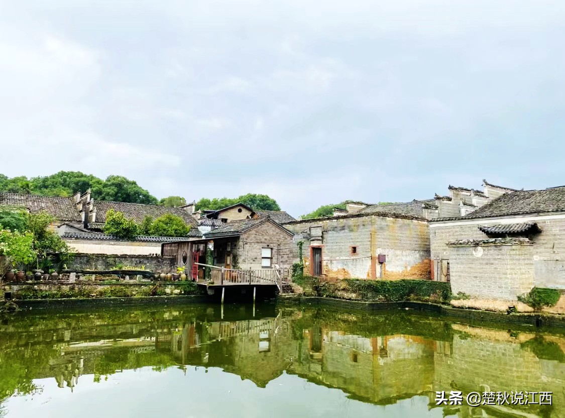 一个极具历史文化底蕴的古村,这个古村风景一绝