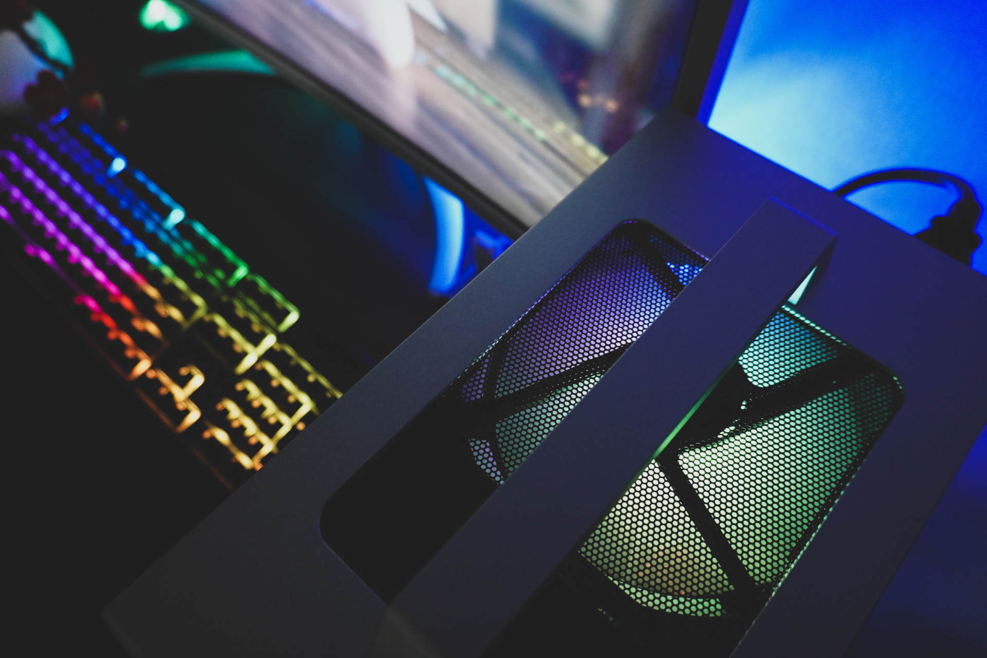 桌面空间太小怎么改造,台式机机箱越来越小