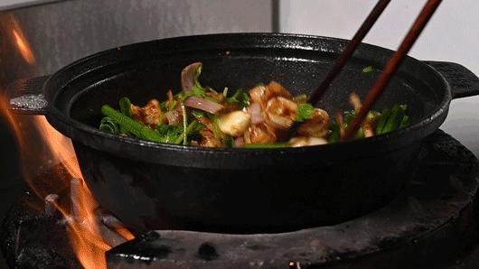 “搞什么，这大排档开到9点，老板就叫我走？”