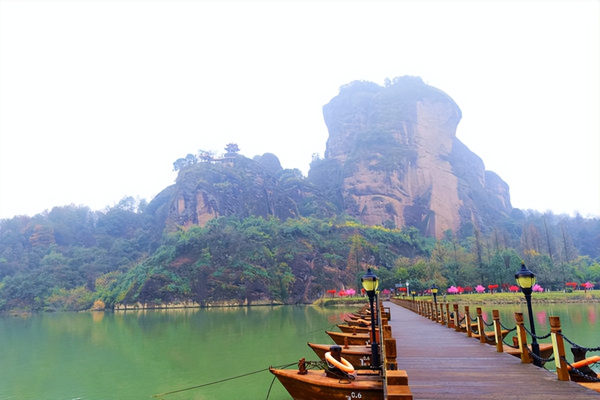 问道龙虎山，观“天下三绝”，“道教第一山”碧水丹霞入画来