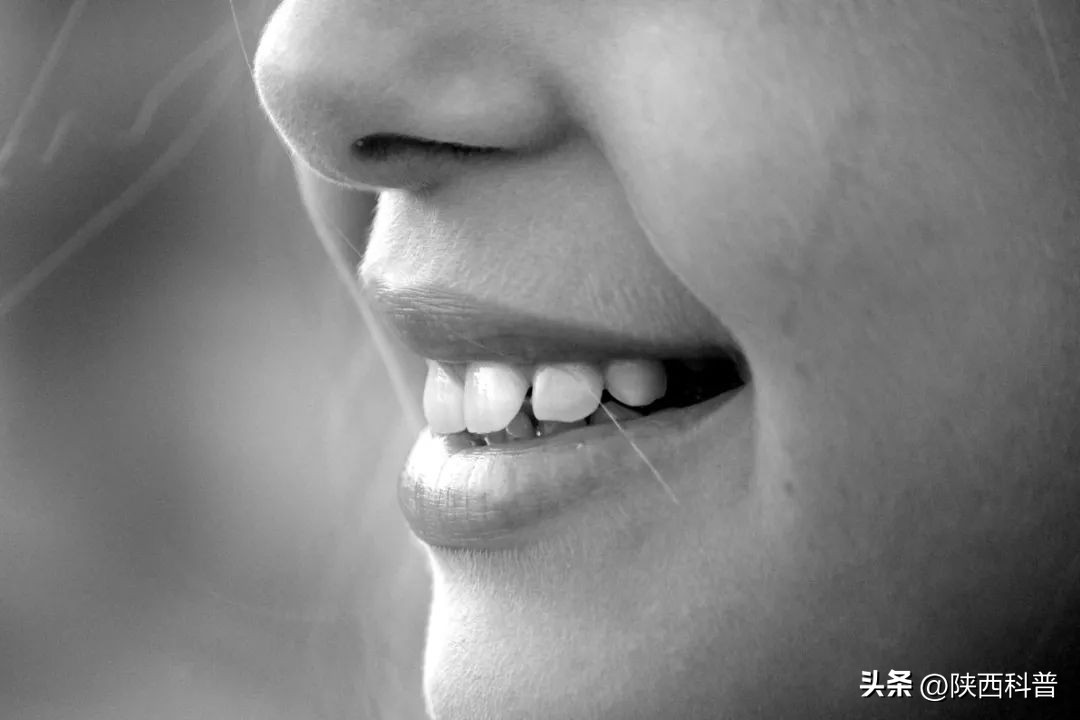 鼻子上的黑头的正确处理方法,鼻子上的黑头大家都是怎么解决的