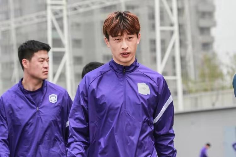 国足最强阵容预测：武磊领衔谢鹏飞杨立瑜或助国足一臂之力