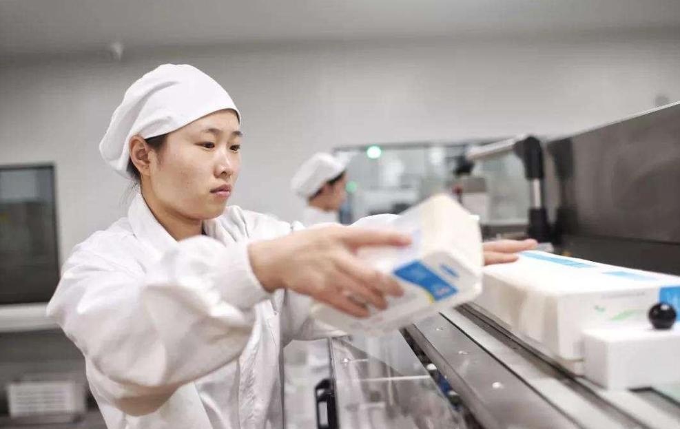 他救了无数人却被人冤枉,他救了98个中国人