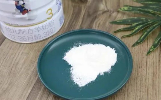 小猫喝羊奶拉的屎是白色的,小猫喝羊奶粉拉稀后要断粮吗