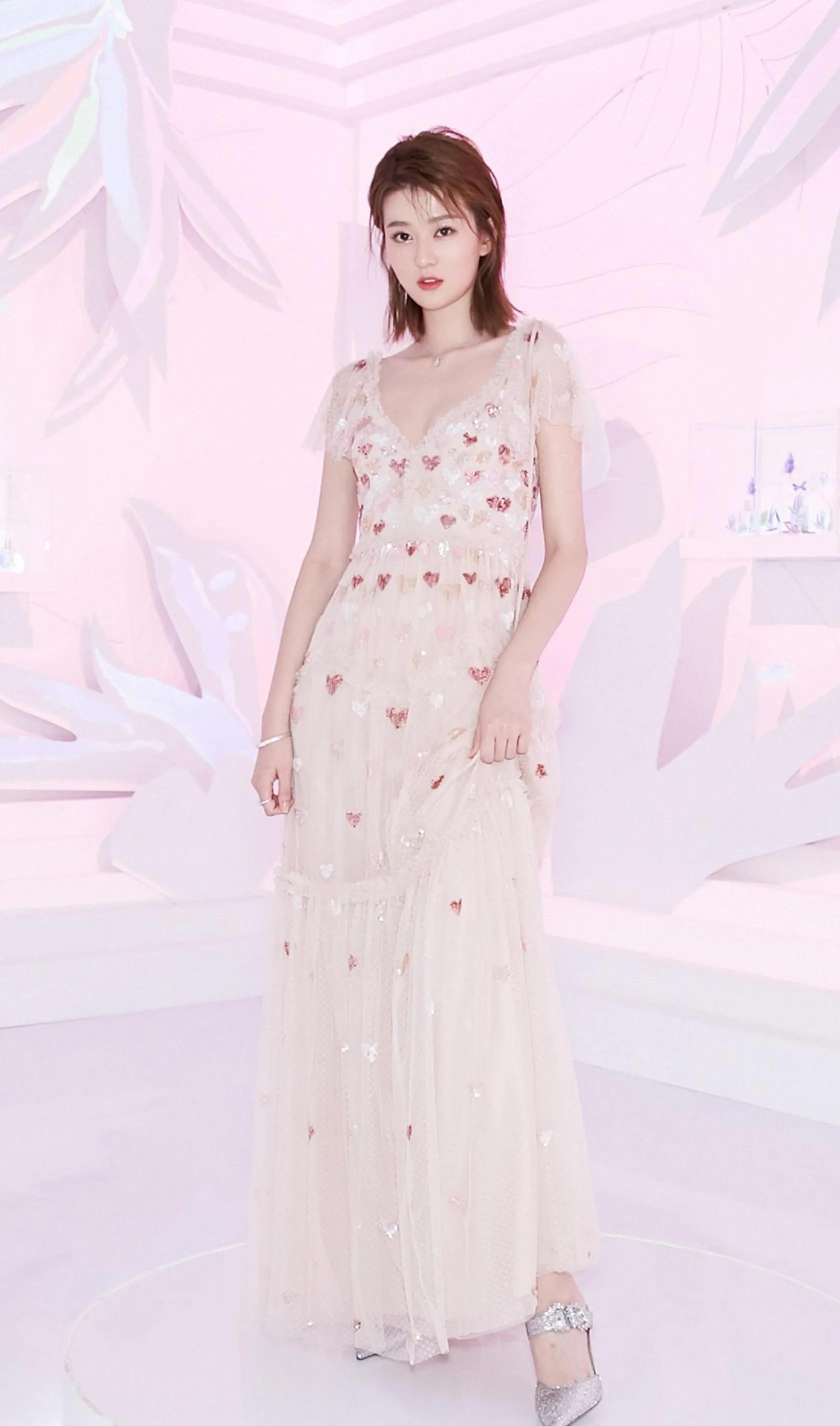 乔欣清纯女孩视频,乔欣清纯风穿搭好美