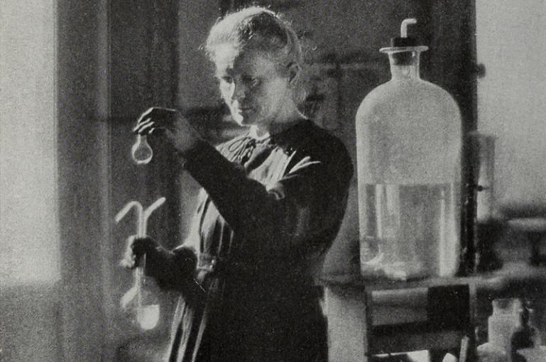 美国男子三年喝下1400瓶核辐射水,1927年喝核辐射水