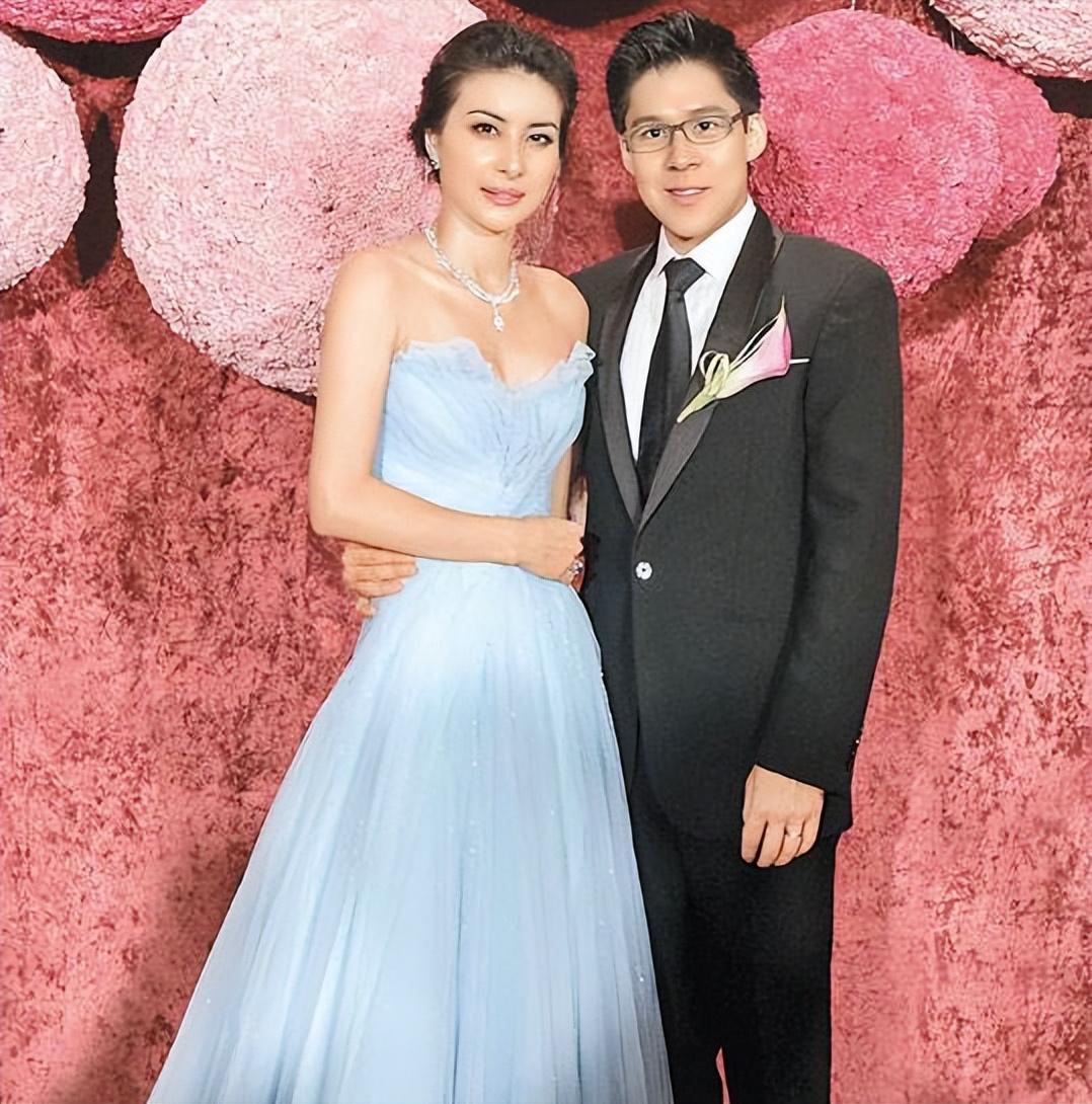 跳水皇后郭晶晶晒全家福,跳水女皇郭晶晶和豪门阔少