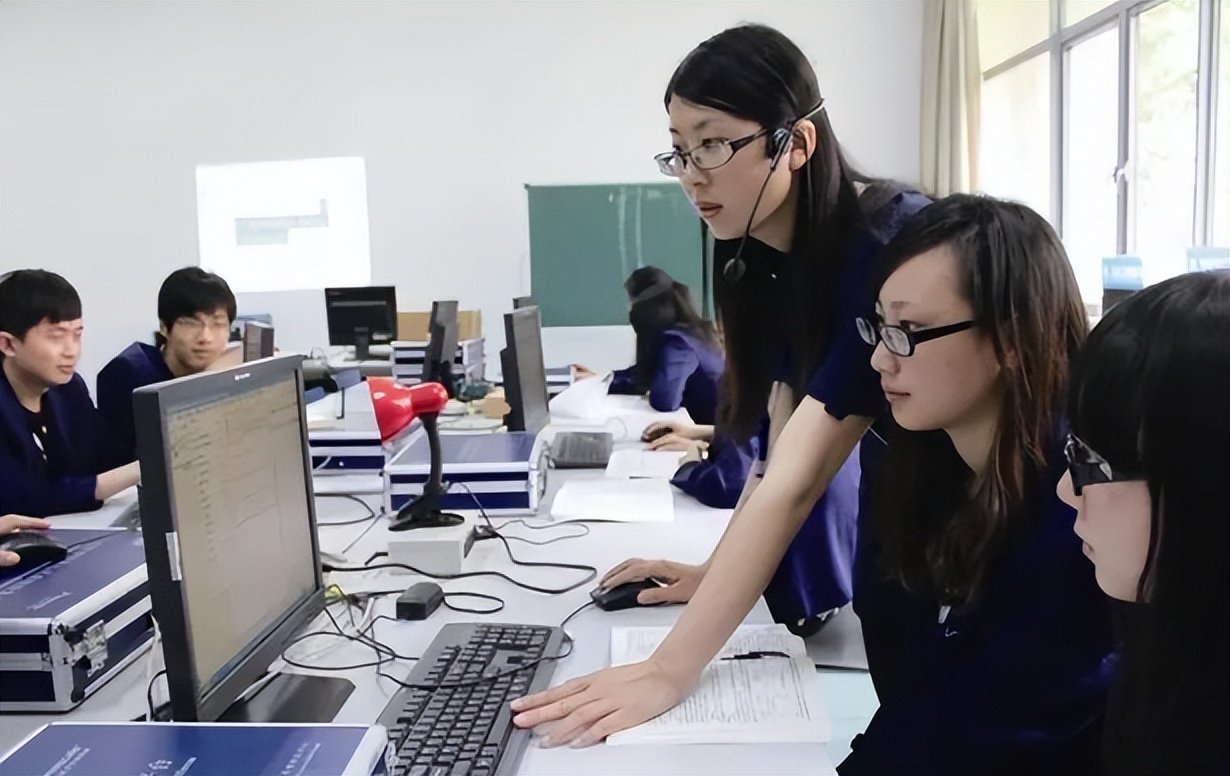 计算机专业哪个专业适合女生就业,适合女生报考计算机类专业有哪些