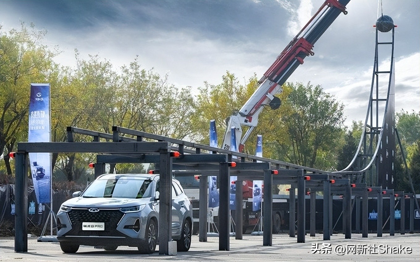 奇瑞瑞虎8pro浮帧8at极限测试,奇瑞瑞虎8pro两驱脱困测试