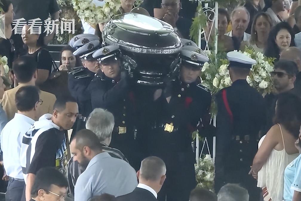 内马尔参加贝利告别仪式,贝利告别仪式内马尔