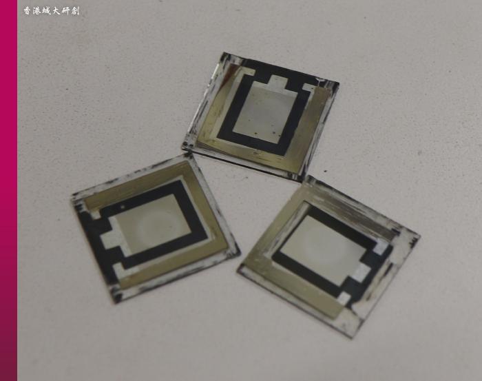 新策略提升钙钛矿太阳能电池性能,钙钛矿太阳能电池的性能提升方法