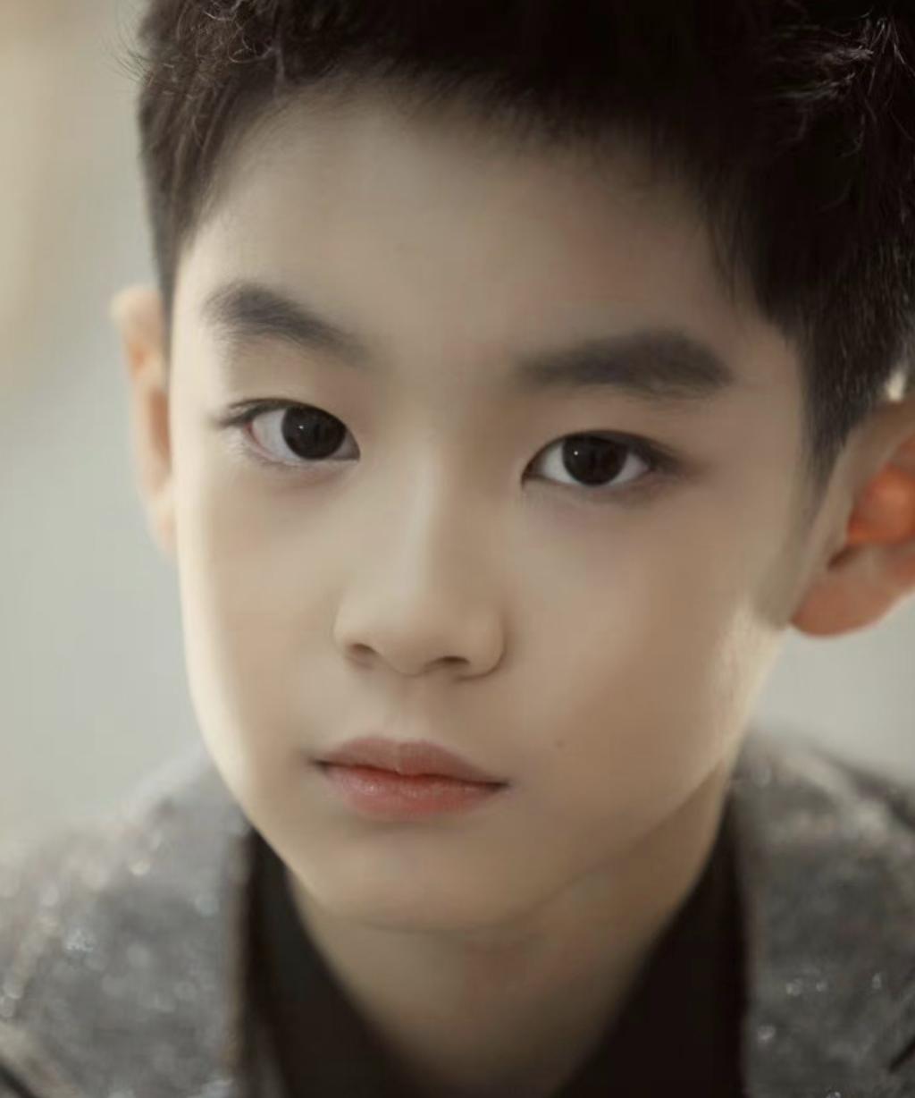 曹颖儿子被赞高颜值,曹颖儿子颜值太高引热议