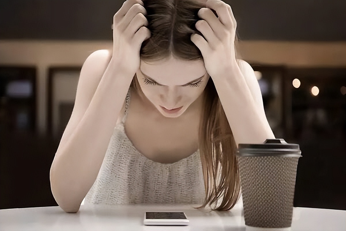 女孩初次来例假是多大岁数,女孩第一次月经多大年龄正常