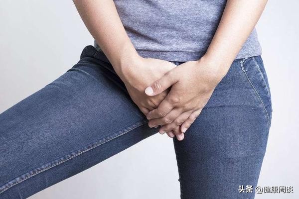 女性隐*处私**长“痘痘”且疼痛瘙痒？医生：原因大多有3点，别大意