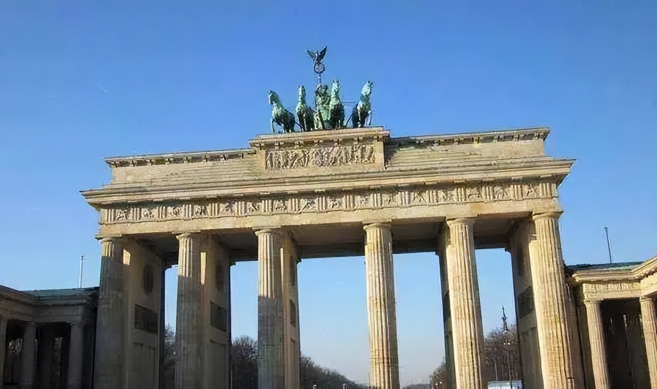 德国分裂为东德西德后如何统一的,德国是什么时候分裂成东德西德