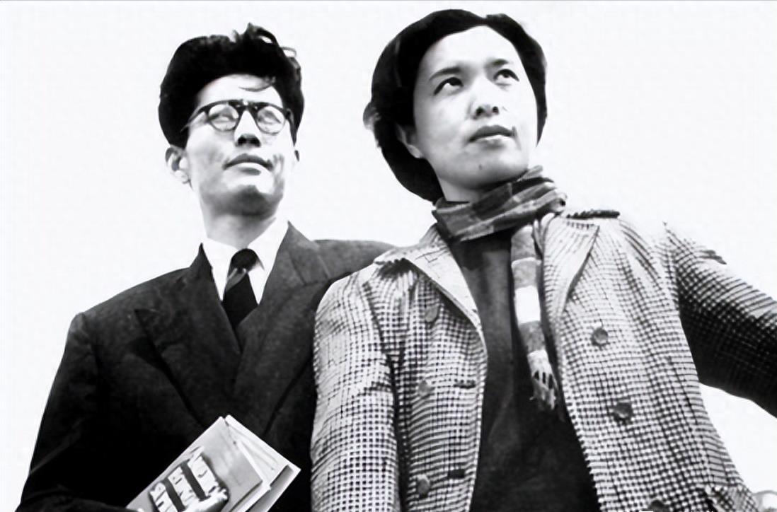 乔冠华到底有多强？联合国大会仰天大笑，毛*东泽**：一文顶两坦克师