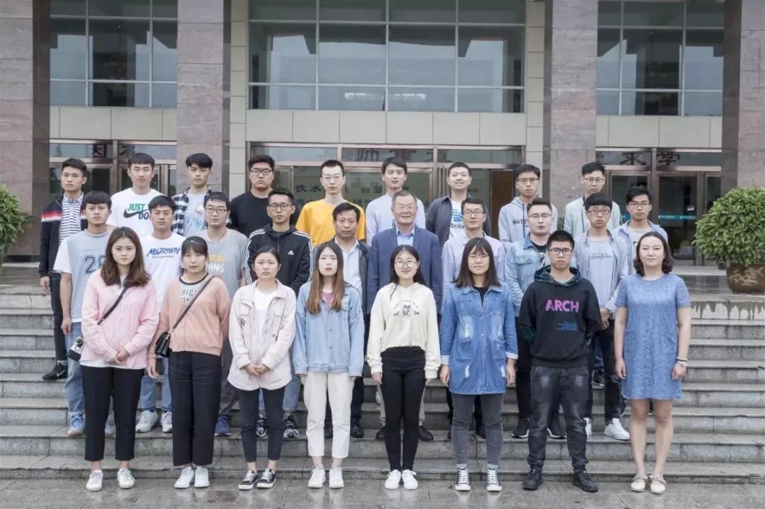 愿你以梦为马不负韶华考上大学,愿同学们以梦为马金榜题名