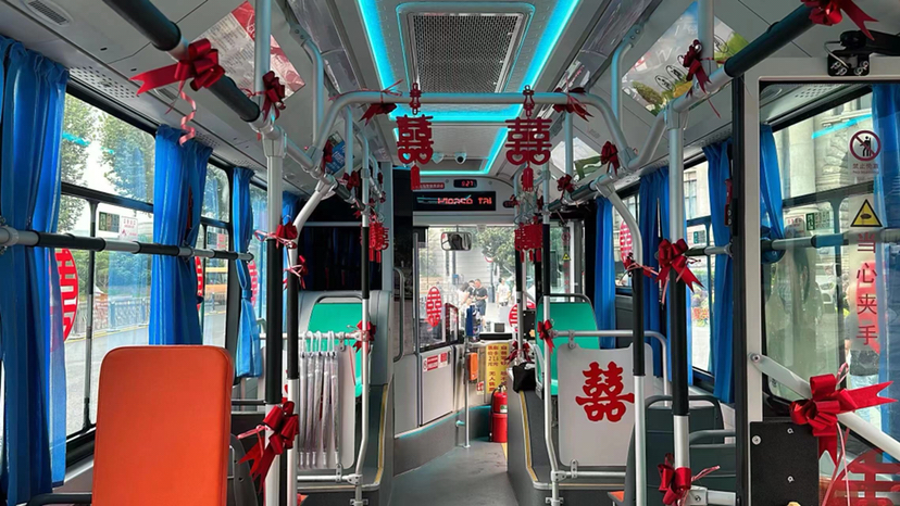 公交车变婚车全集,公交车变婚车创意新奇