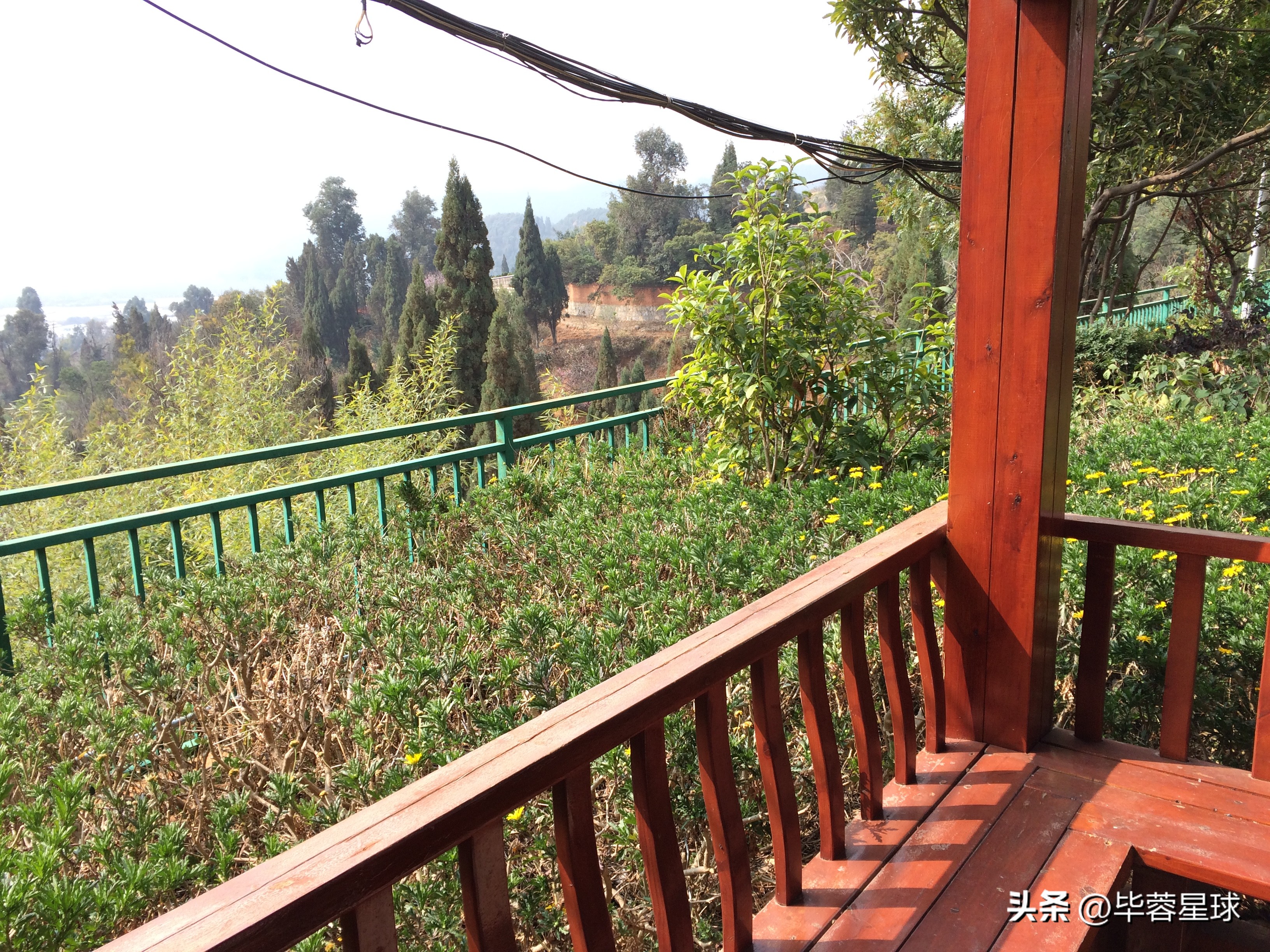 观音山公墓，为外婆下葬的一天，是提醒，是童年青春时代的告别