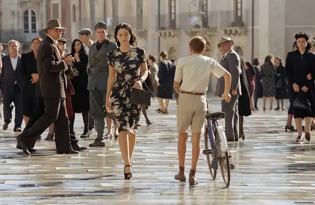 为什么男人这么喜欢女人的胸？