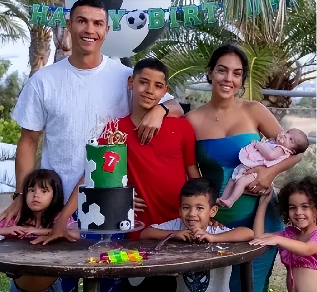 c罗12岁的视频,c罗12岁足球视频