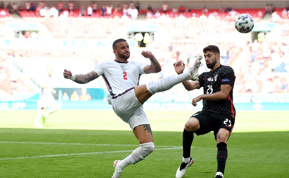 英格兰太太团出征,英格兰太太团包机前往卡塔尔