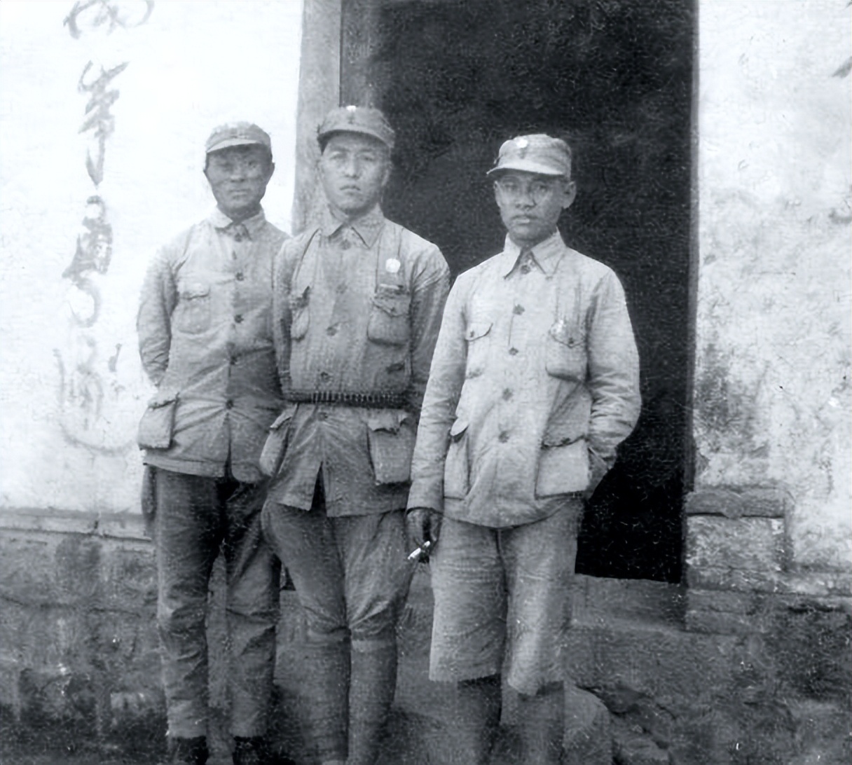 胡奇才突遭敌机轰炸,不怒反喜:我军赢定了