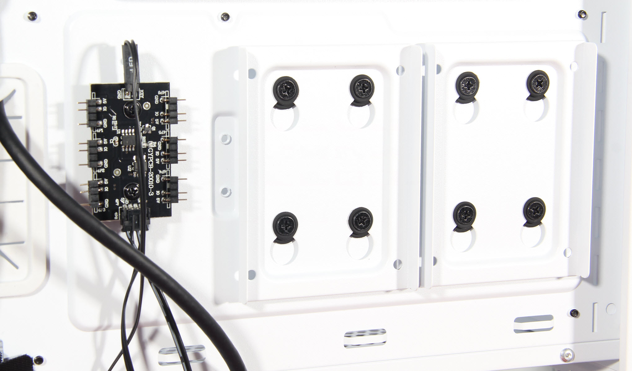 全风扇装机爱不爱？细数新机箱里的八把风扇