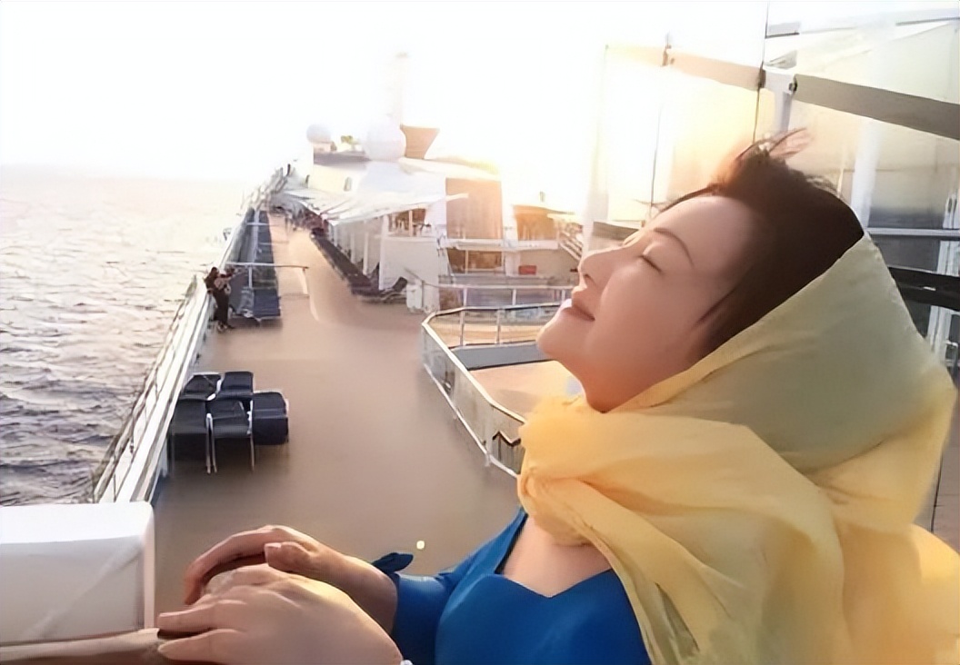 独生女惨死25年，做15次试管、被骗上千万，她是怎么熬过来的…