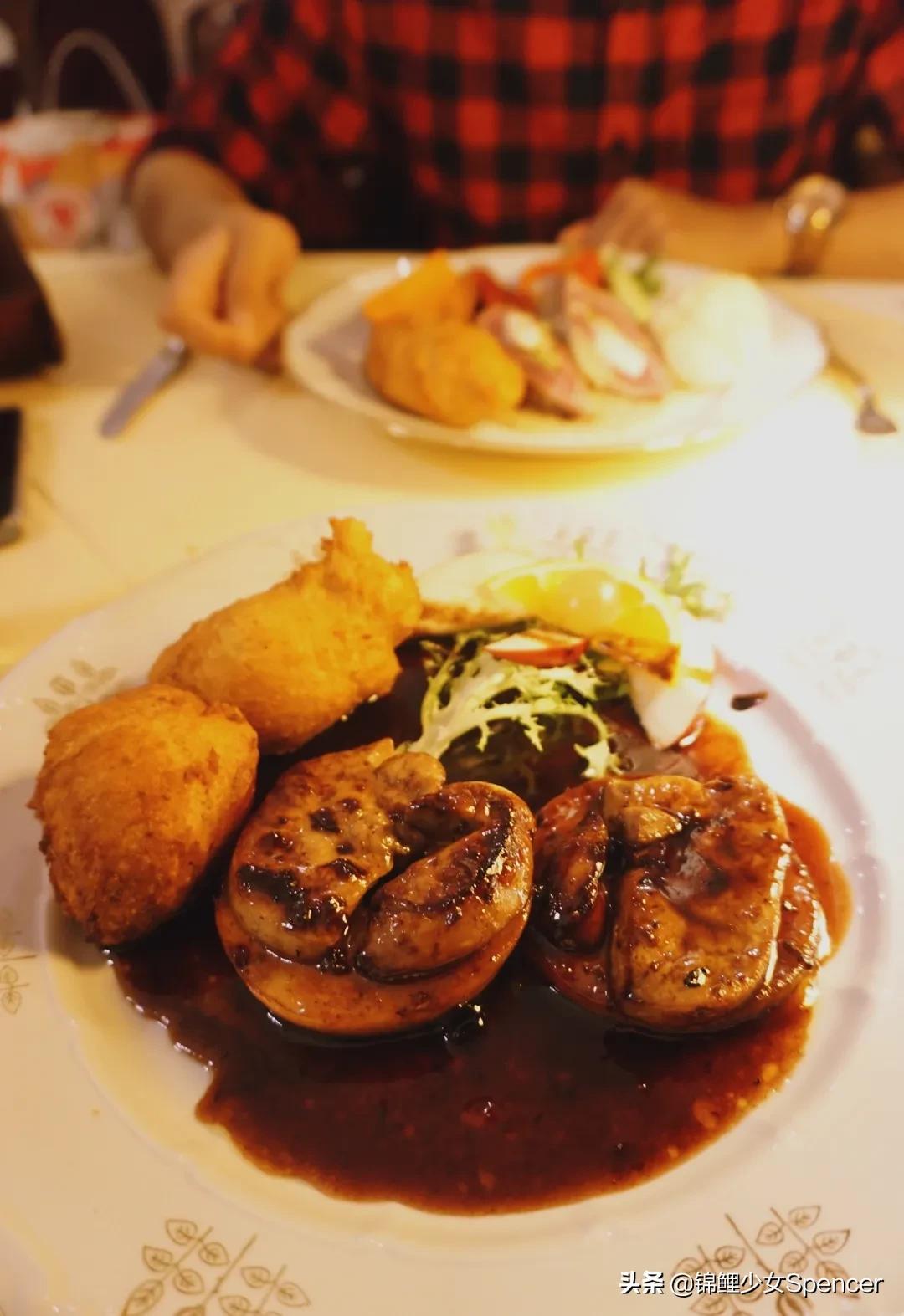 我在布达佩斯，收集了很多秋天送给你