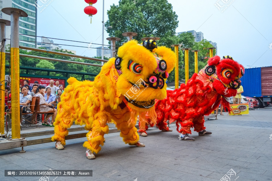 舞狮属于哪里的民间艺术,中国优秀民间艺术表演