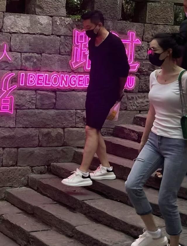 张兰回应与张颖颖合照曝光,张兰回应张颖颖照片被人利用