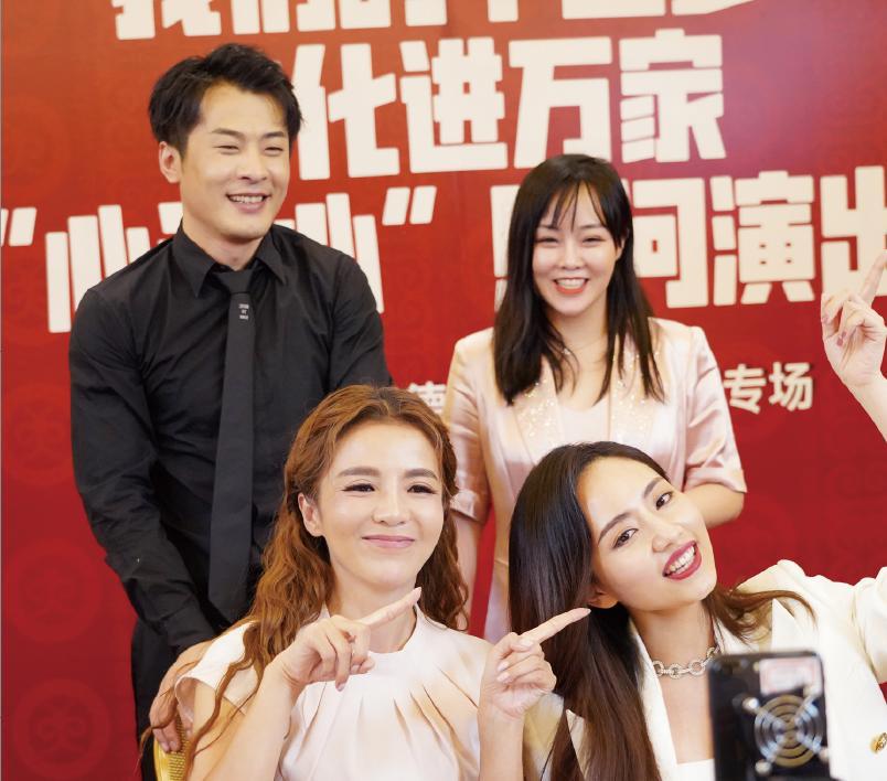 辛巴推进电子商务进农村相结合王定国公益基金会走进宁阳特教中心