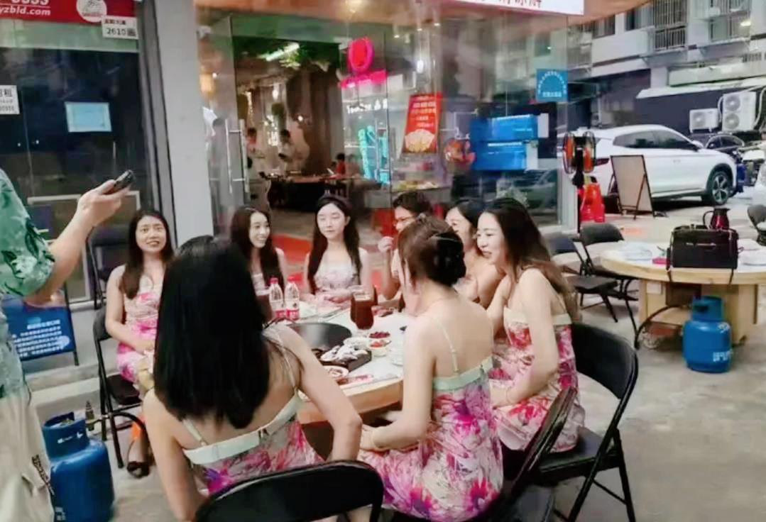 董小姐裙子爆火,董小姐网红完整版