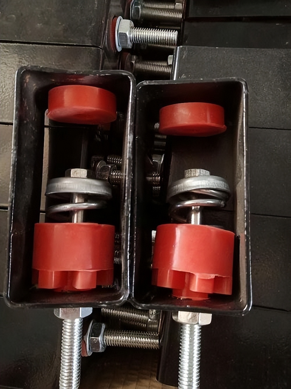 汽车减震器，能有效提升乘车舒适性！它是如何工作的？