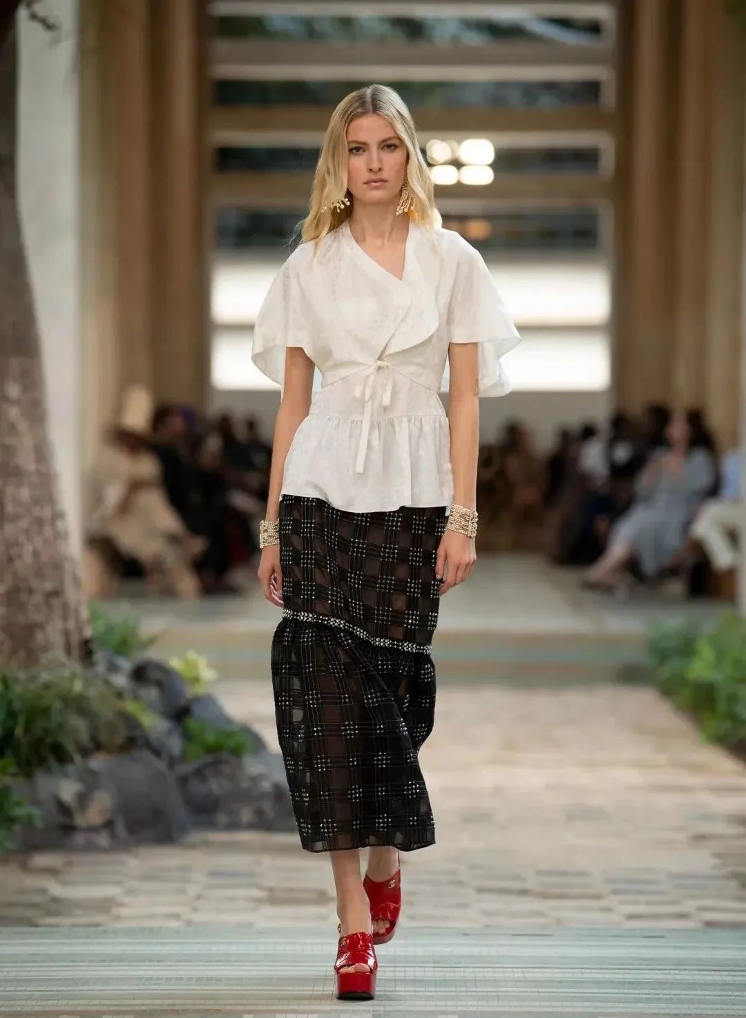 白衬衫怎么穿不脏,白衬衫怎么穿好看又干净