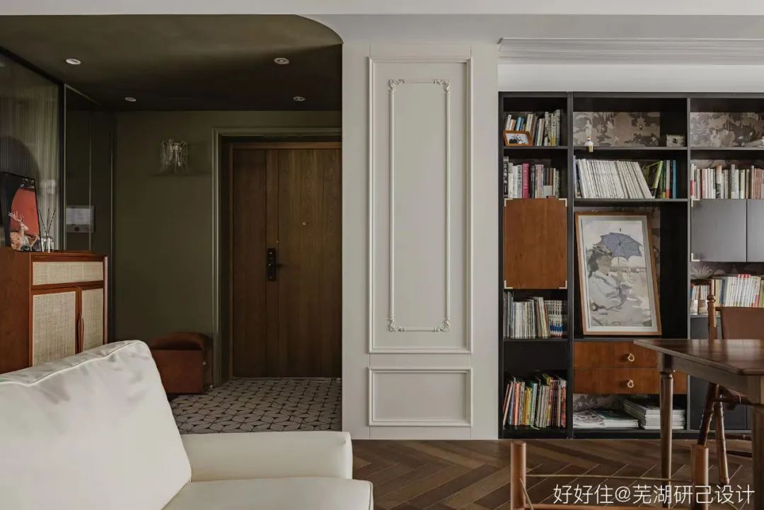 入户门正对次卧户型,长条户型进门对着次卧