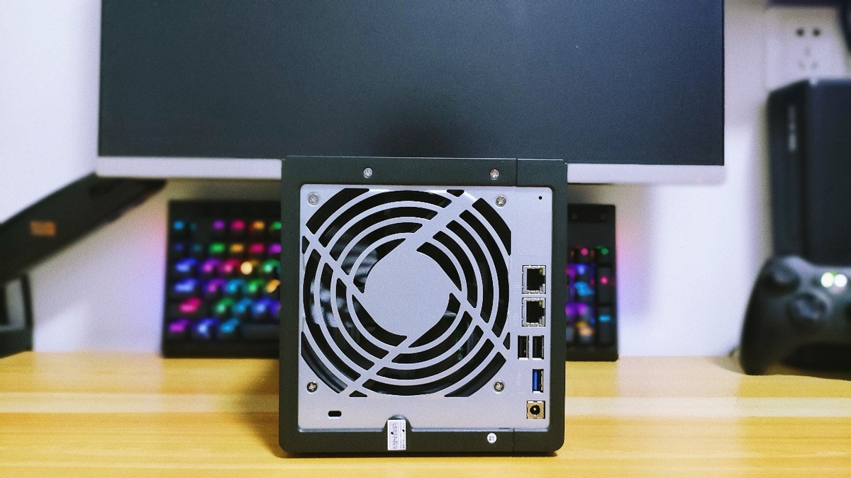 玩转NAS快速上手，我来告诉你有多简单！——威联通TS-416初体验