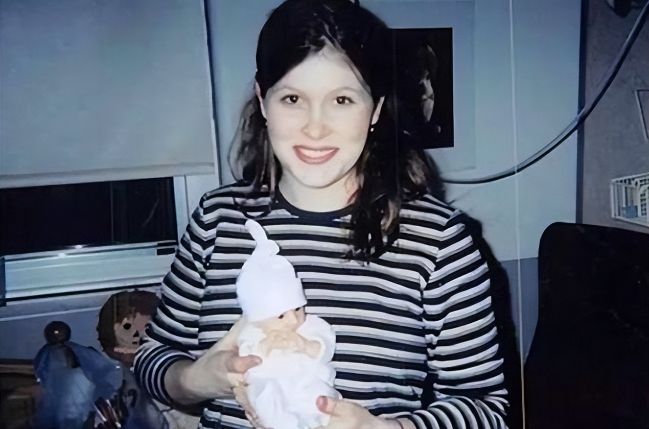 拇指姑娘出生时图片,拇指姑娘刚出生的样子