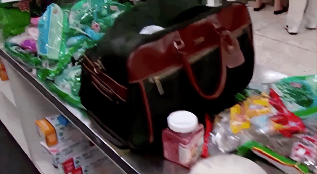 茶包藏烟，锅塞河豚！澳洲华男带“私货”入关被查