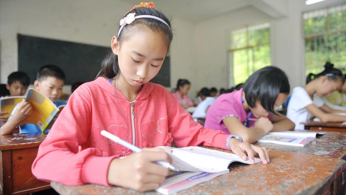 孩子学习跟不上老师建议休学对吗,对孩子很失望老师想放弃怎么办