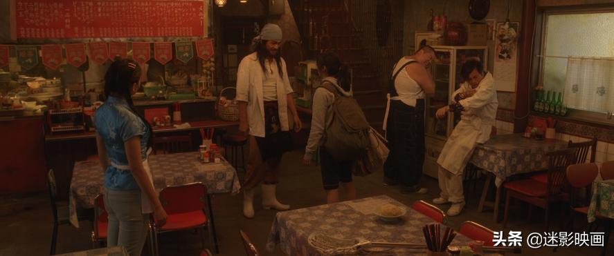 外媒评价周星驰少林足球电影,少林足球周星驰国语版电影