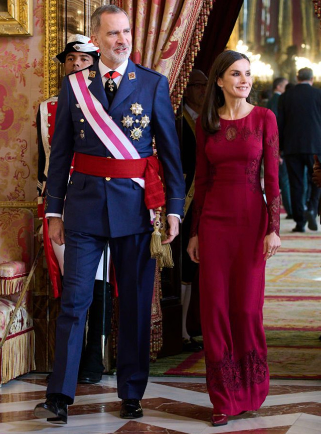 西班牙王后经典穿搭,西班牙王后实力演绎花裙穿搭