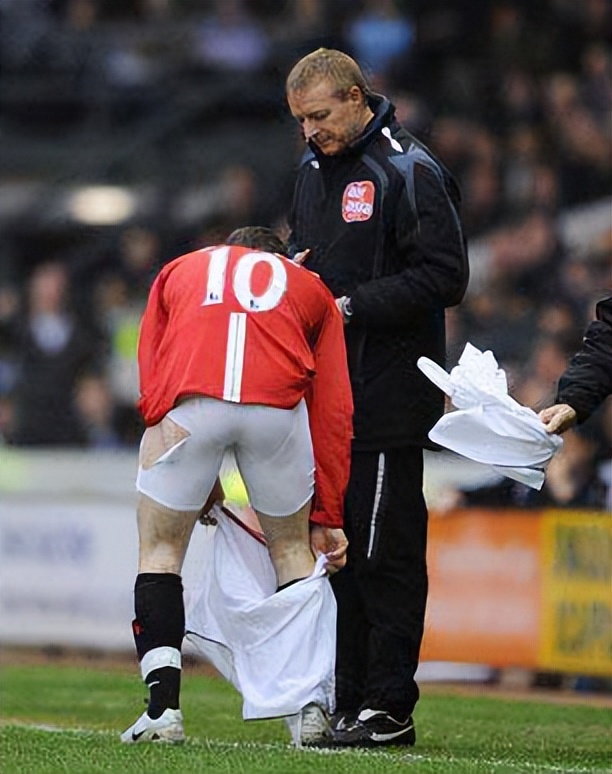 足球比赛后球员的球袜怎么处理,职业球员比赛后球鞋怎么处理