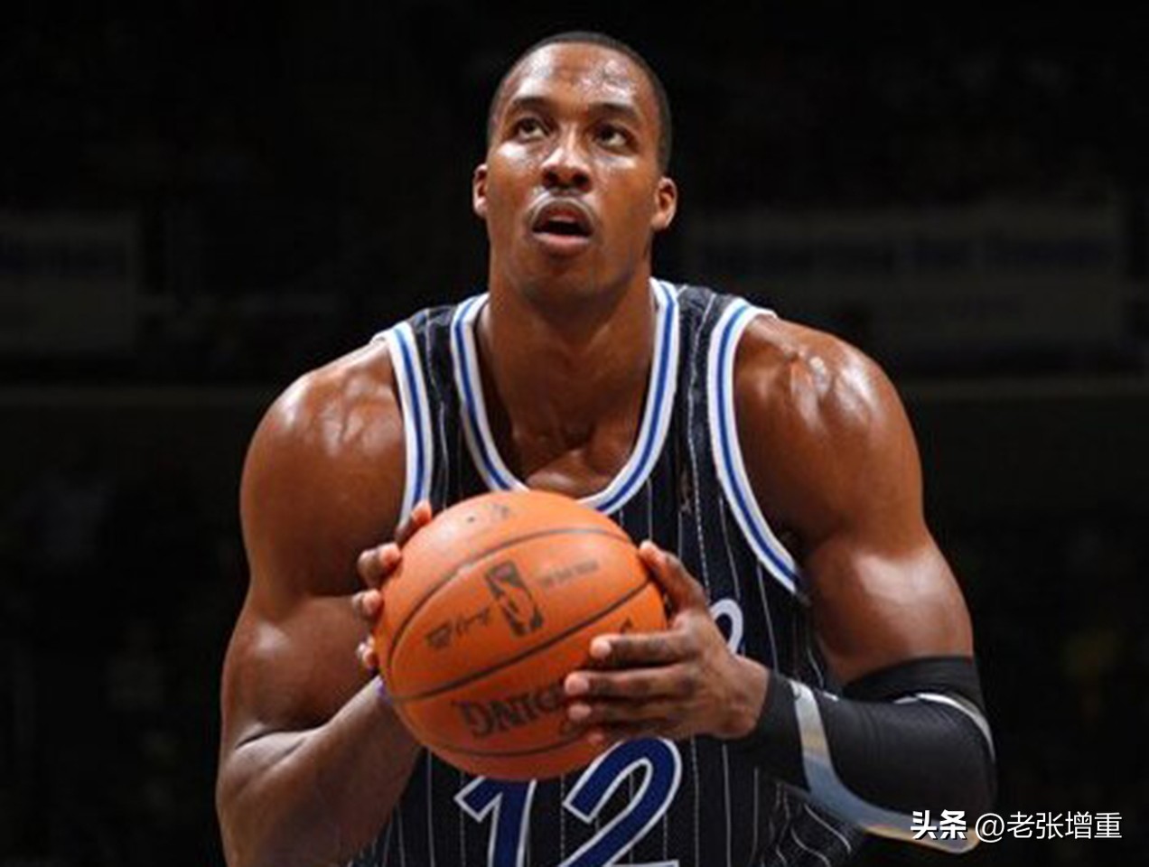 瘦子练肩最好动作,瘦子健身房里如何练肩膀