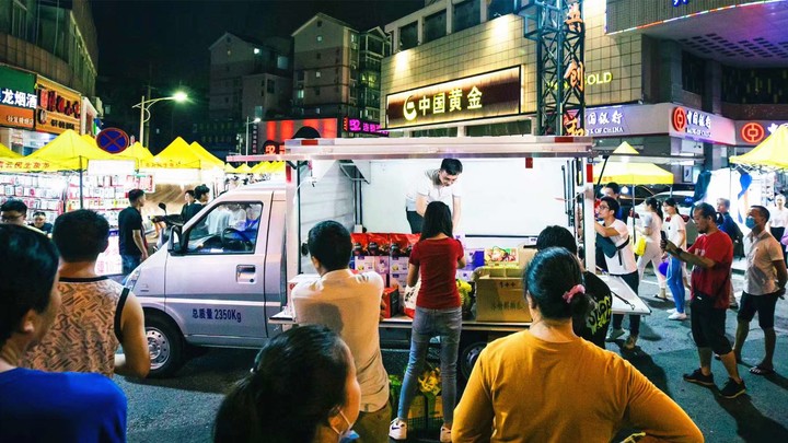 后备箱摆摊爆火，有人日赚1500，有人开业即歇业