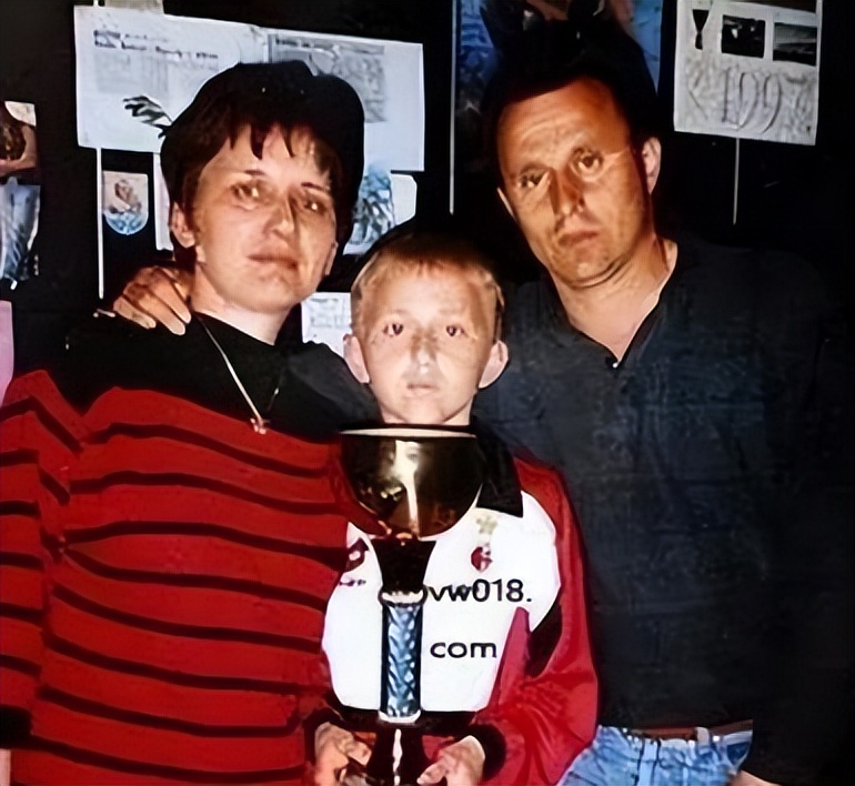 足坛球员童年照,足坛球星萌娃照